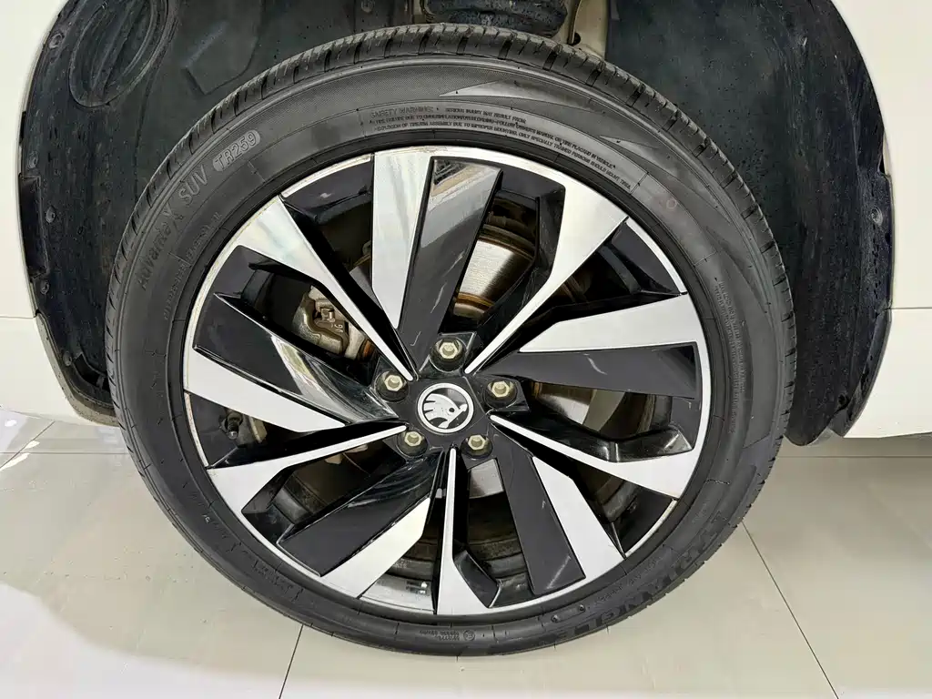 Skoda Karoq 2023 — фото 14