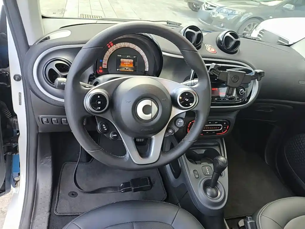 smart fortwo 2019 — фото 11