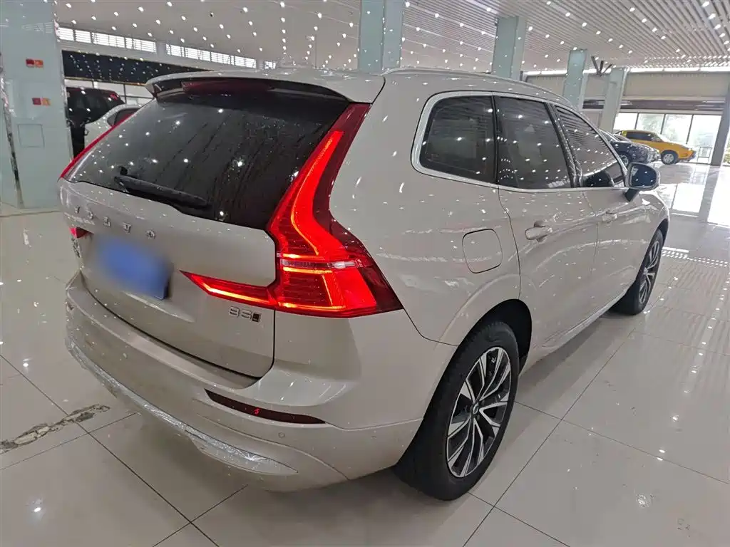 Volvo XC60 2023 — фото 7