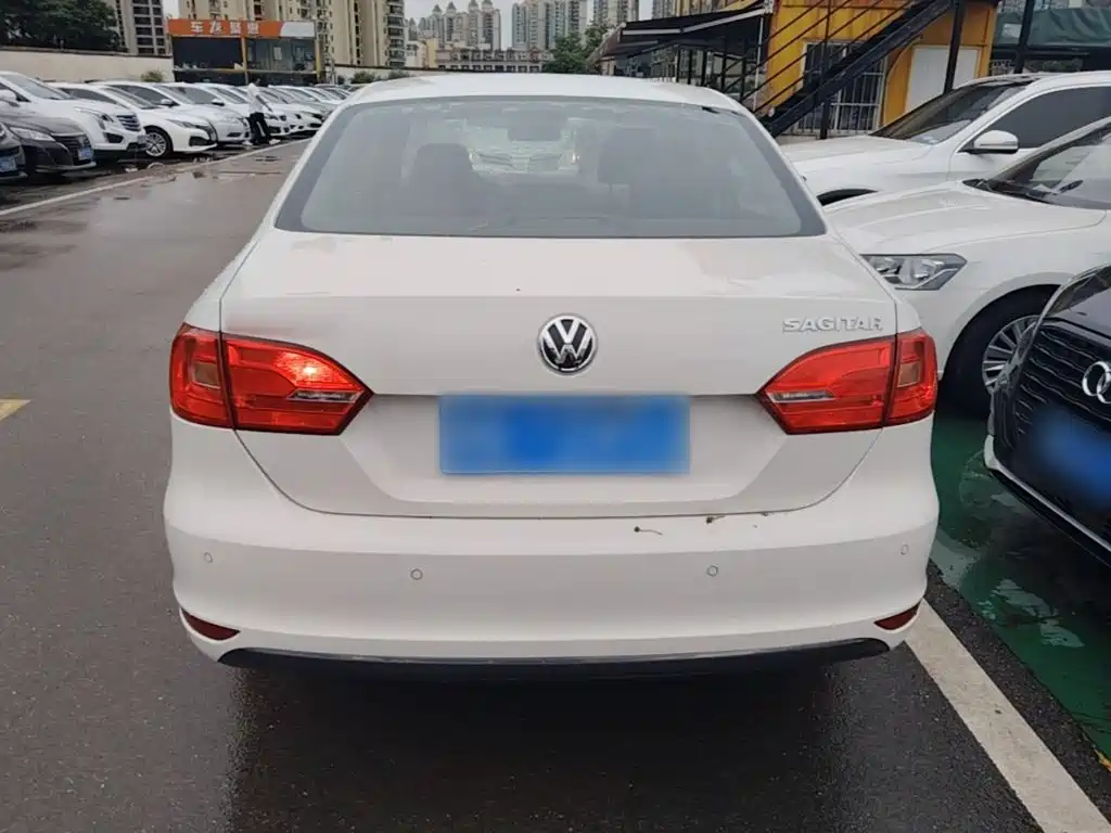 Volkswagen Sagitar 2015