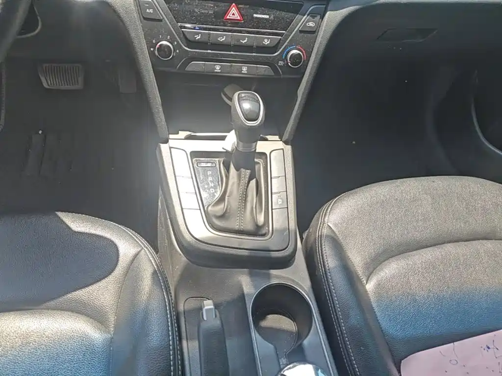 Hyundai Elantra 2019 — фото 14