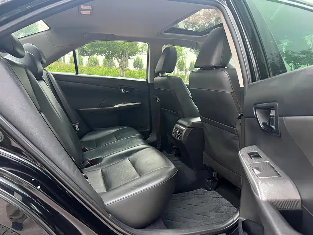 Toyota Camry 2015 — фото 17