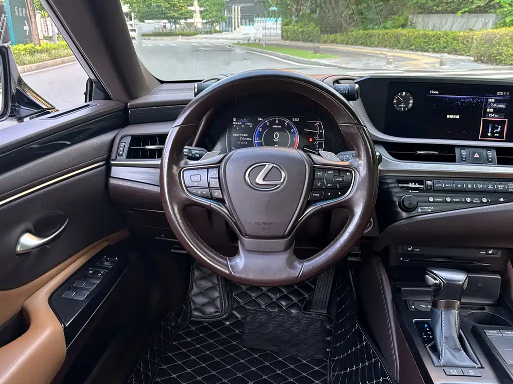 Lexus ES 2020 — фото 10