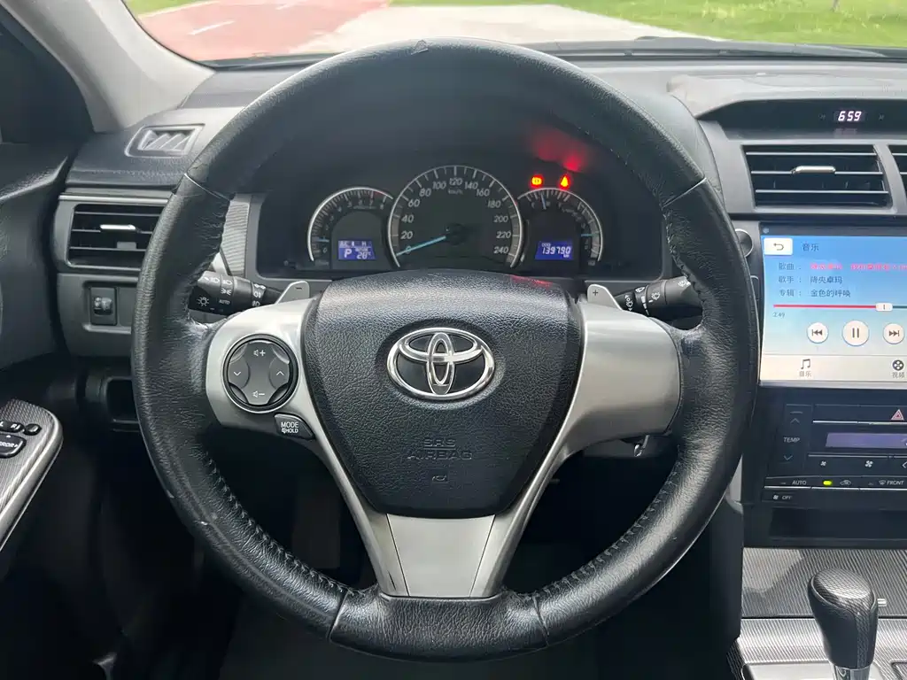 Toyota Camry 2015 — фото 11