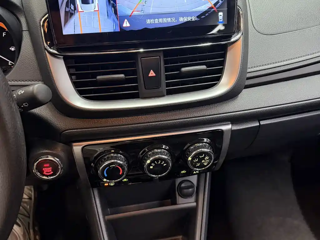 Toyota Yaris L 2022 — фото 19