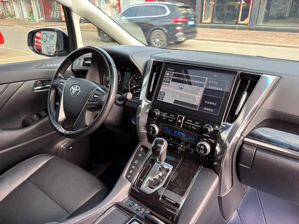 Toyota Vellfire 2023 — фото 12
