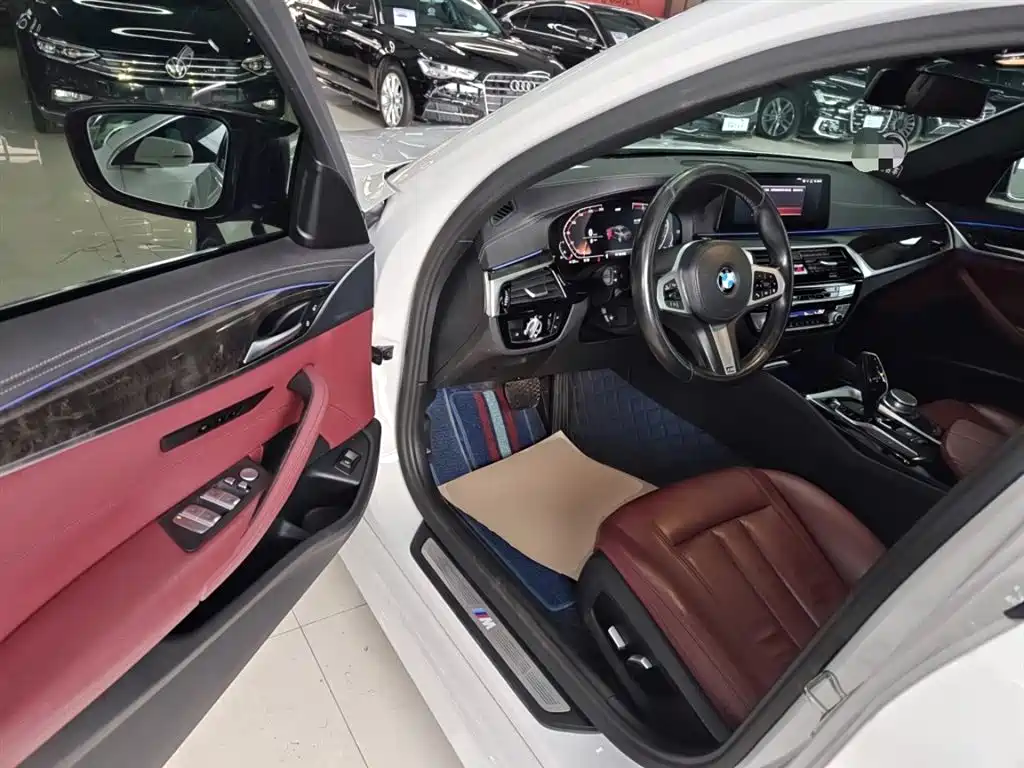BMW 5 Series 2020 — фото 16