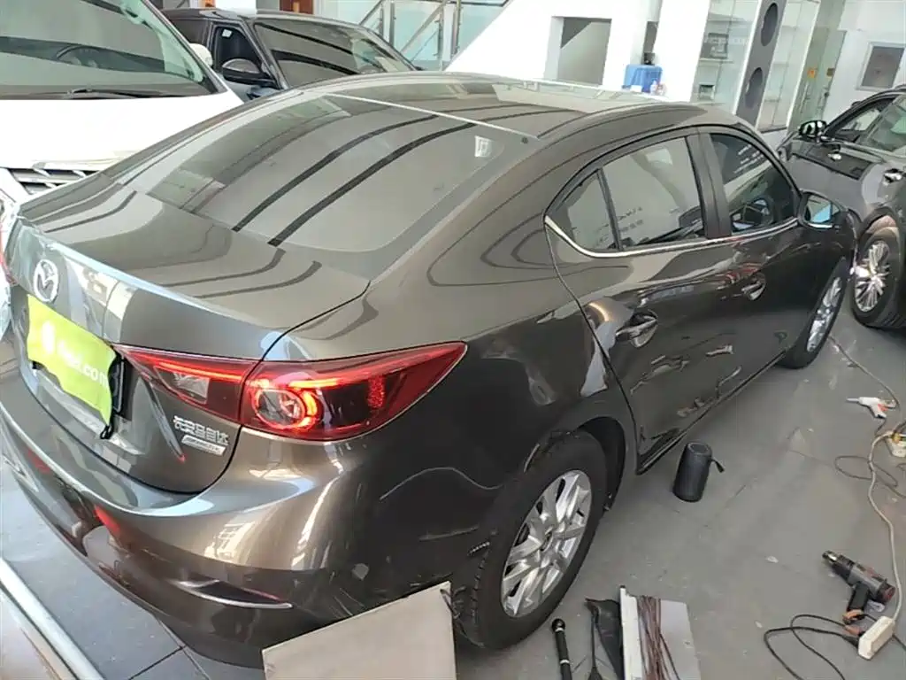 Mazda 3 Axela 2018 — фото 7