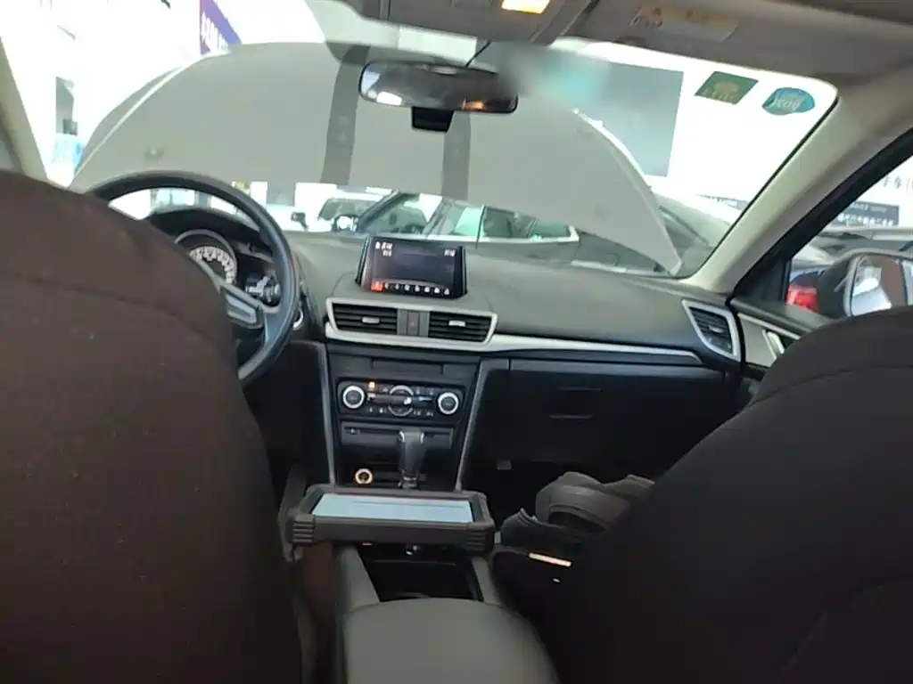 Mazda 3 Axela 2018 — фото 10