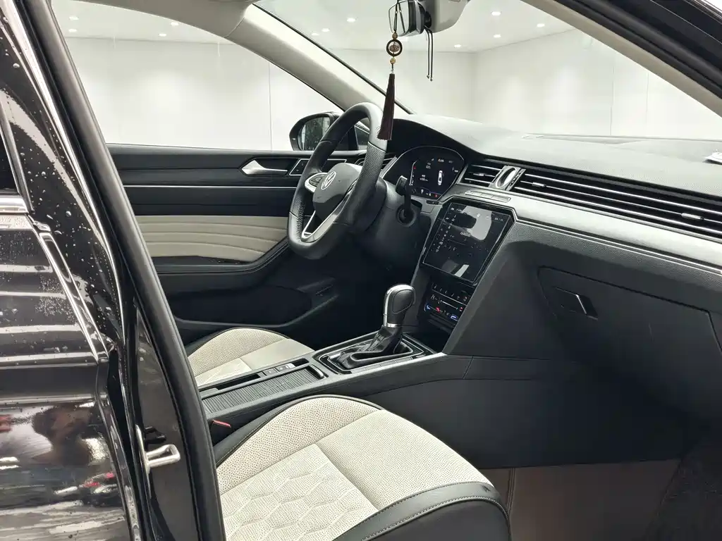 Volkswagen Magotan 2025
