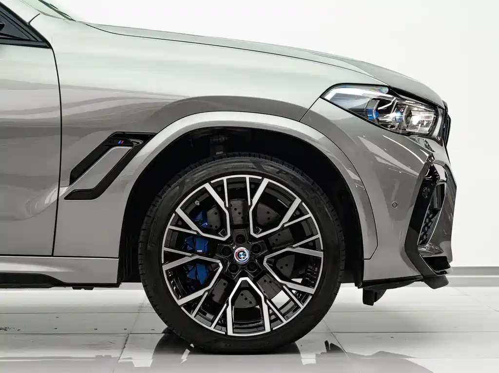 BMW X6 M 2022 — фото 12