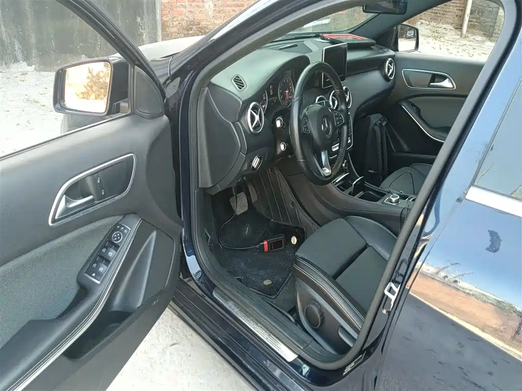 Mercedes-Benz A-Class 2017 — фото 12