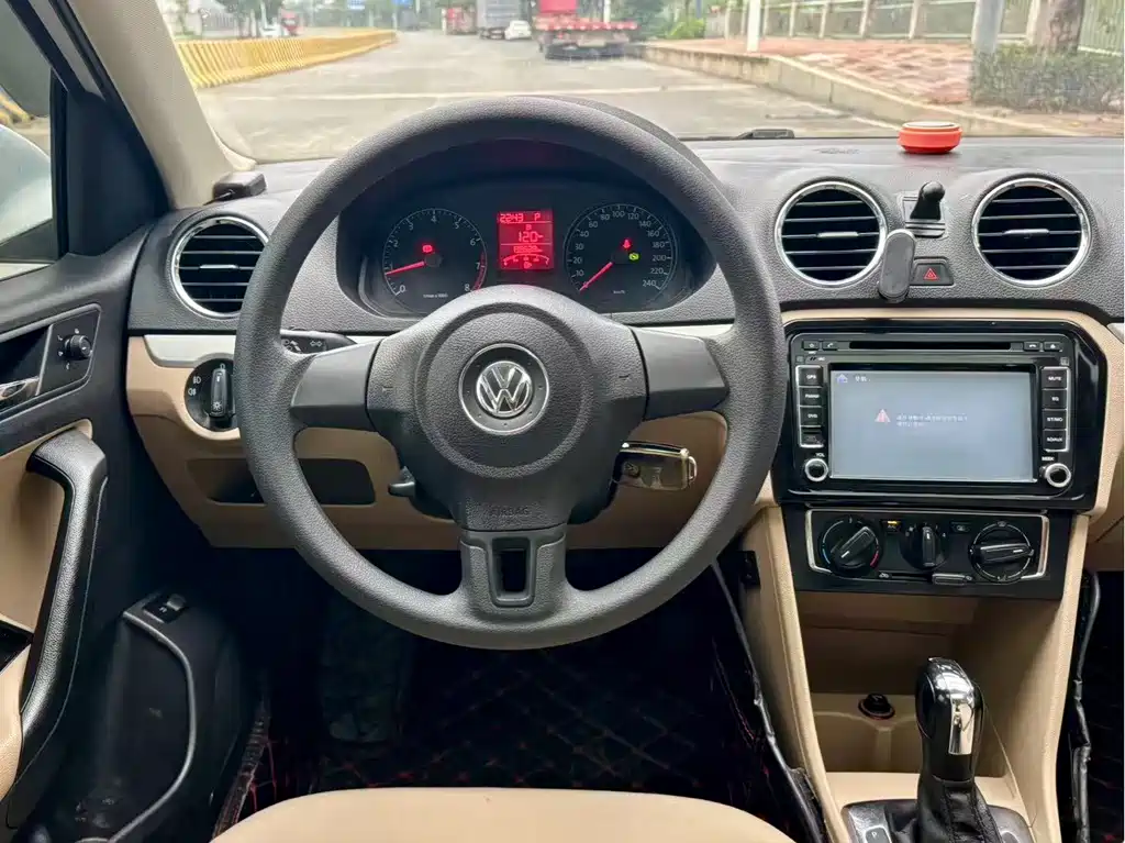 Volkswagen Jetta 2015 — фото 12