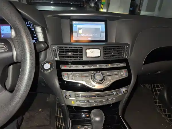 Infiniti Q70 2018