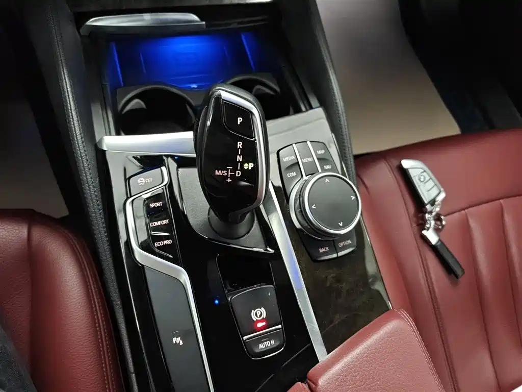 BMW 5 Series 2020 — фото 14