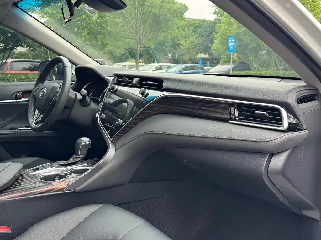 Toyota Camry 2020 — фото 16