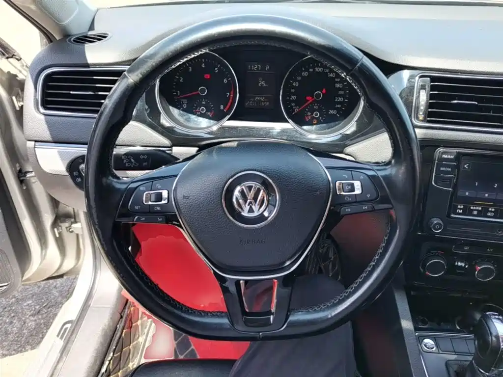 Volkswagen Sagitar 2017 — фото 11