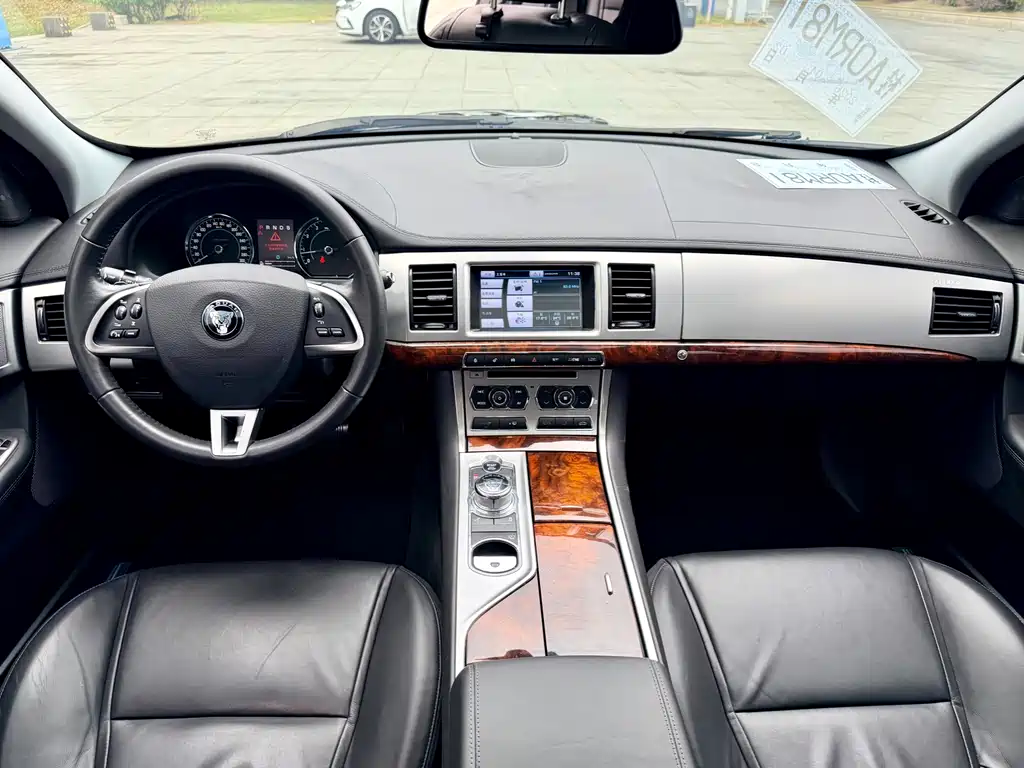 Jaguar XF 2014 — фото 9