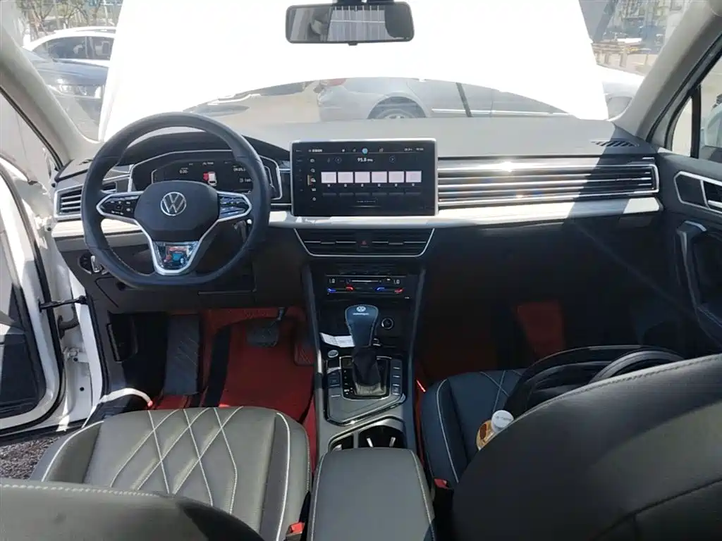 Volkswagen Tiguan L 2023 — фото 16