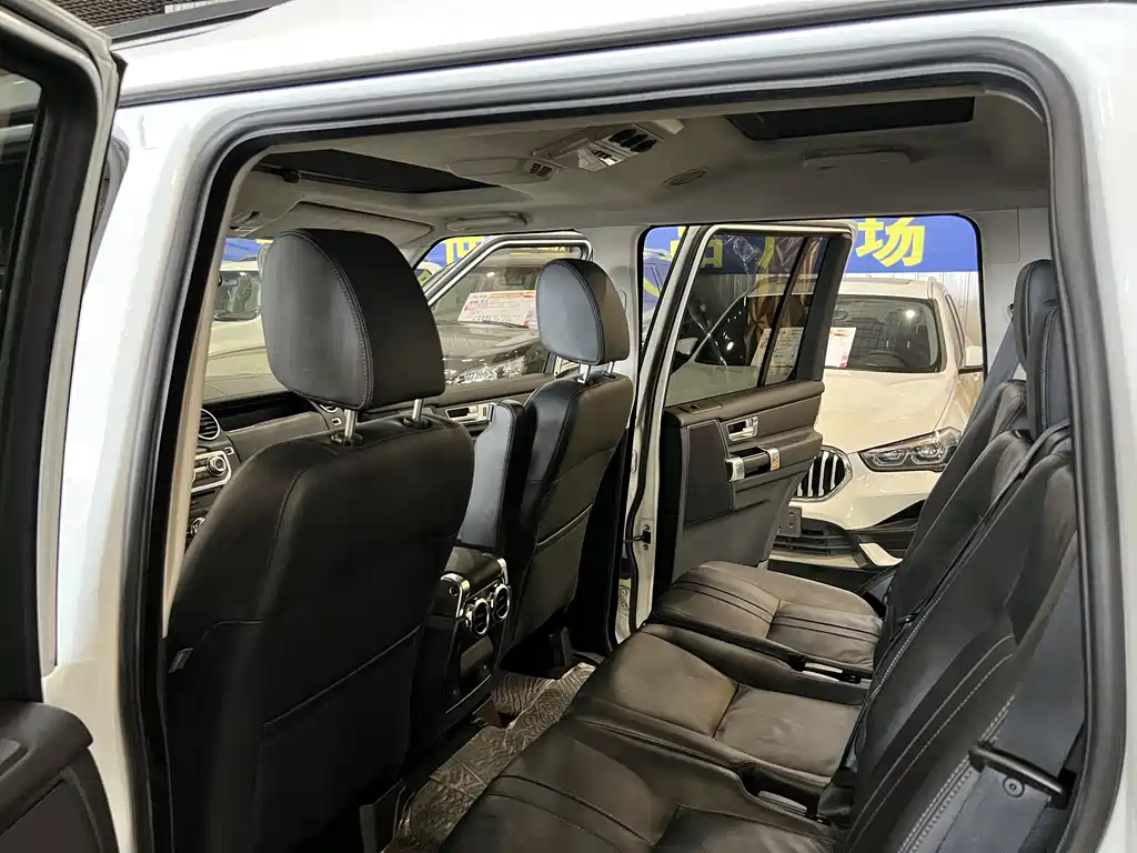 Land Rover Discovery 2015 — фото 10