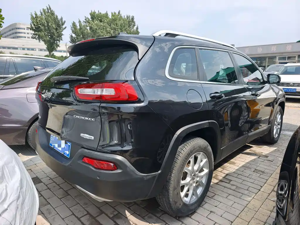 Jeep Cherokee 2016 — фото 14