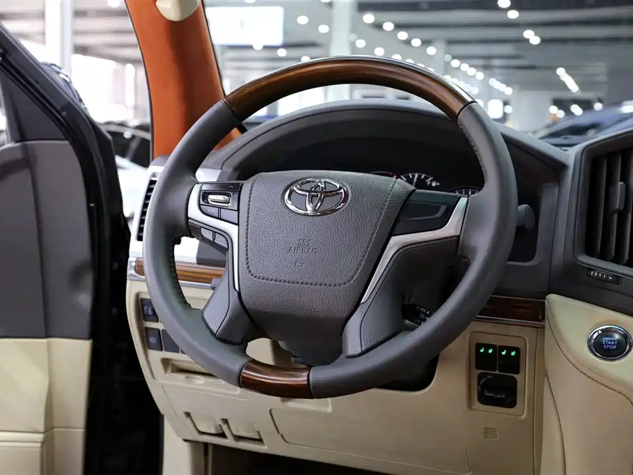 Toyota Land Cruiser 2017 — фото 12