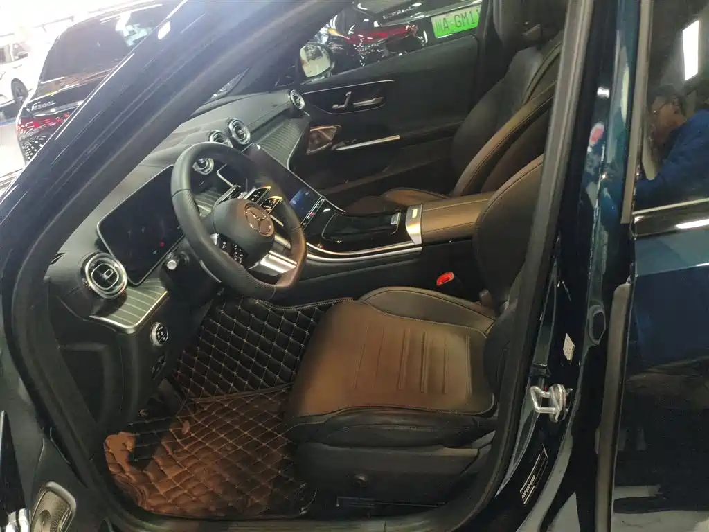 Mercedes-Benz C-Class 2023 — фото 11