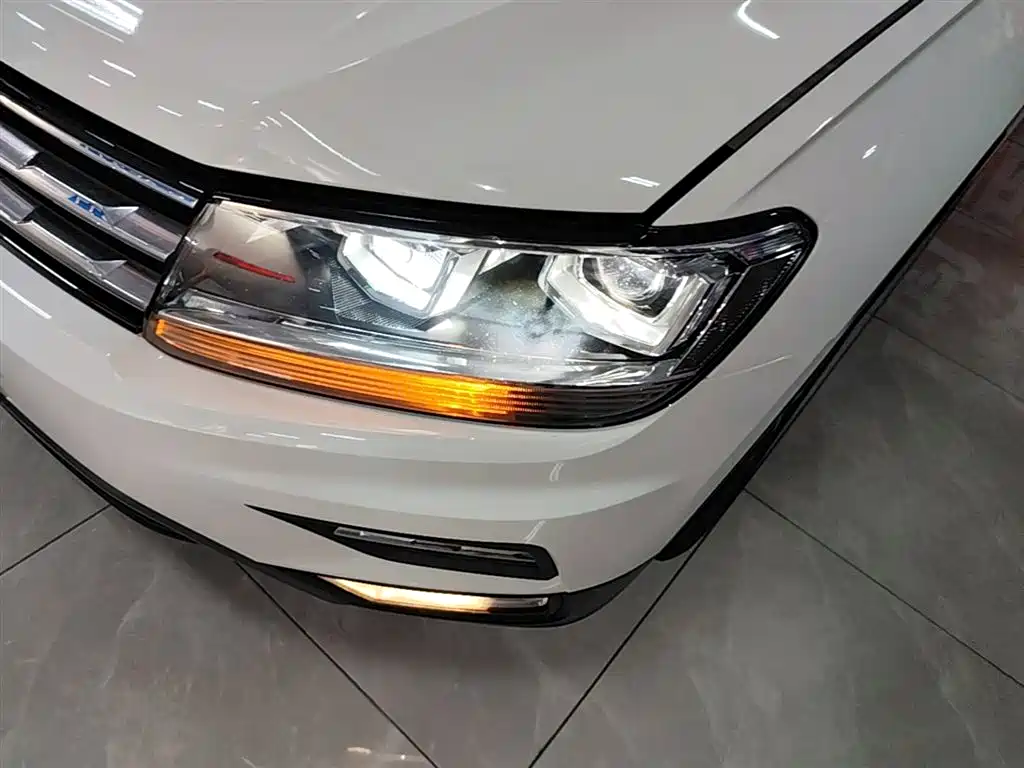 Volkswagen Tiguan L 2018 — фото 24