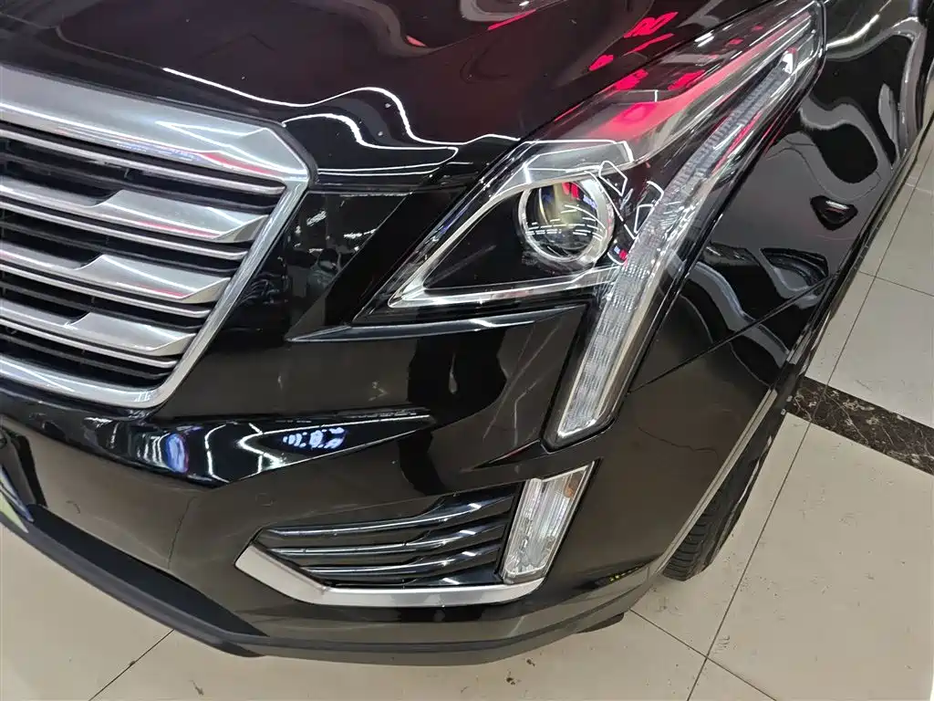 Cadillac XT5 2018 — фото 18