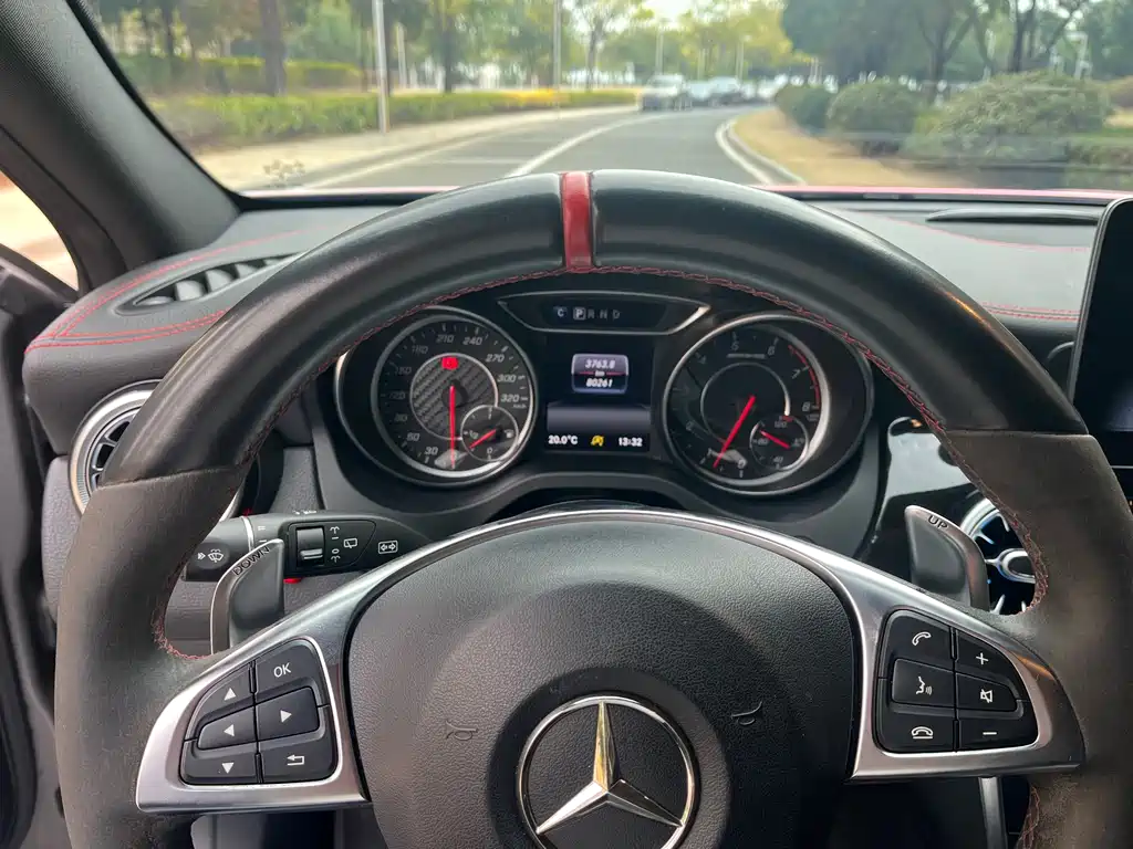 Mercedes-Benz GLA AMG 2018 — фото 22