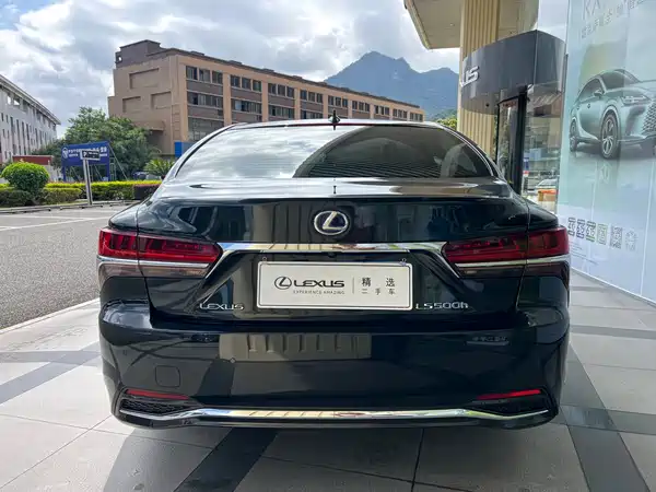 Lexus LS 2019