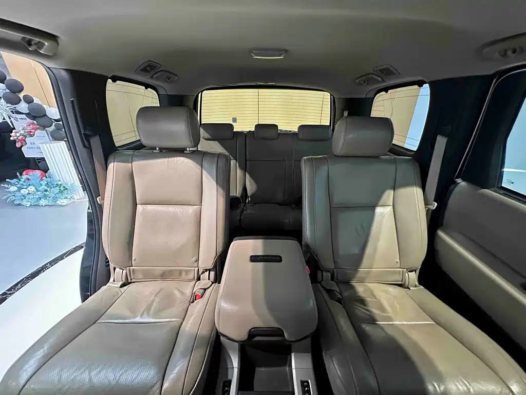 Toyota Sequoia 2009 — фото 13