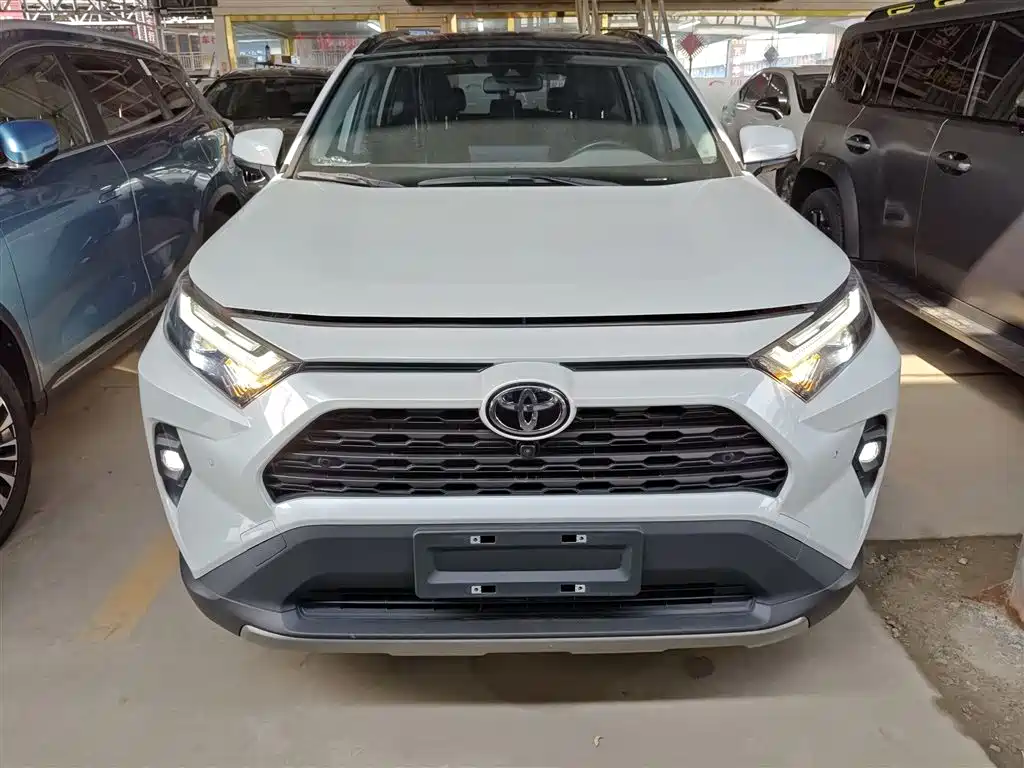 Toyota RAV4 2023 — фото 3