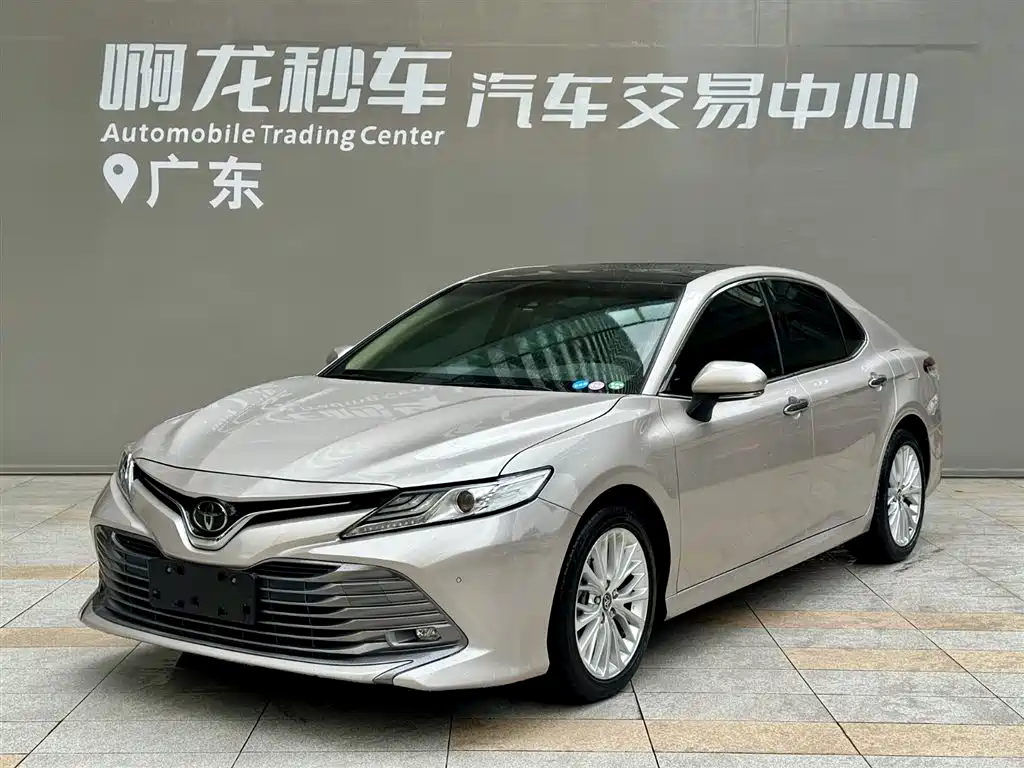 Toyota Camry 2019 — фото 16