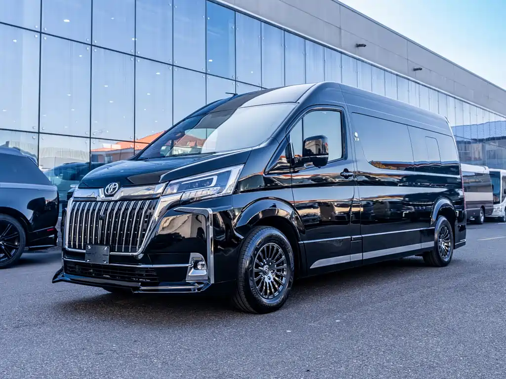 Toyota Hiace 2024 — фото 2