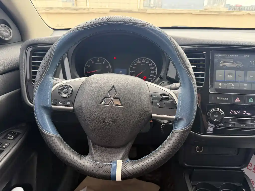 Mitsubishi Outlander 2022 — фото 11