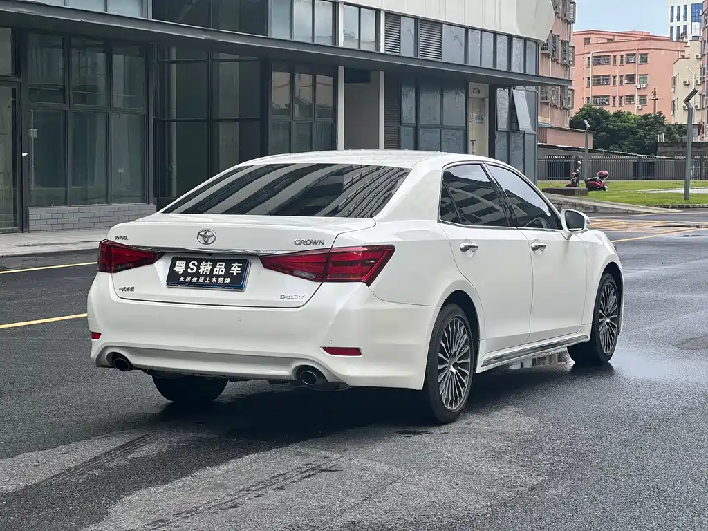 Toyota Crown 2019