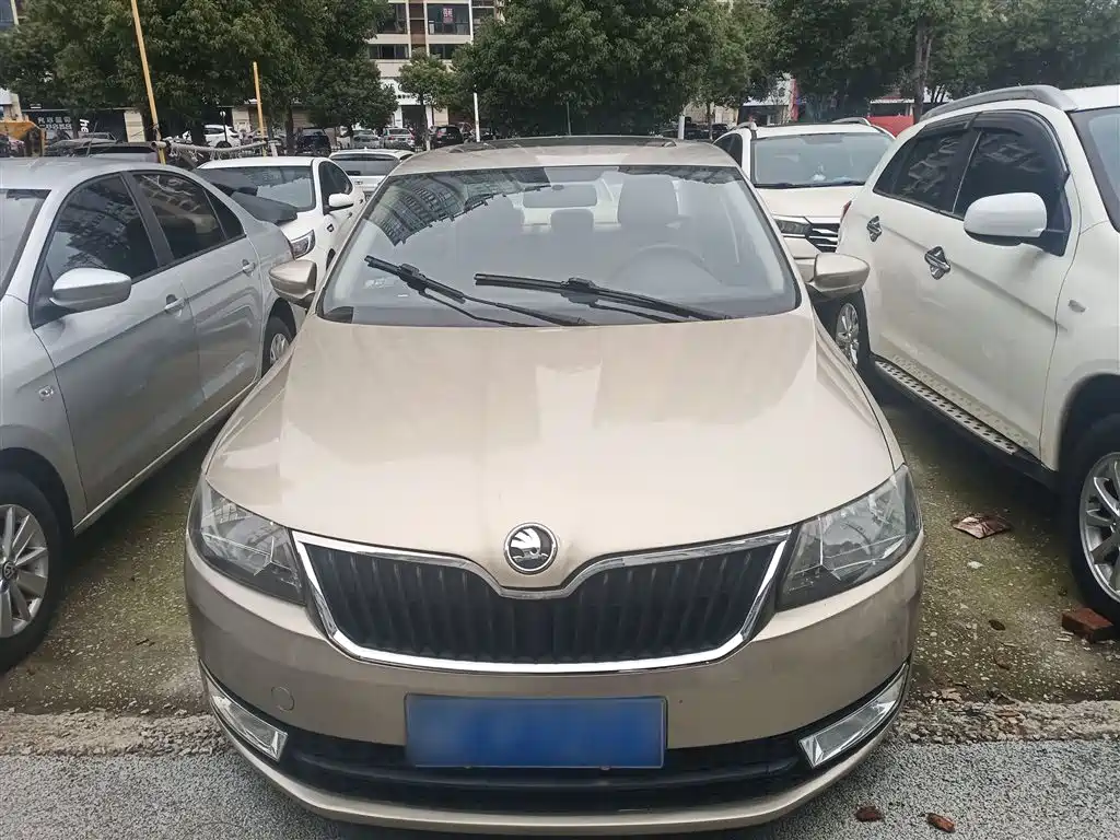 Skoda Rapid 2015 — фото 3