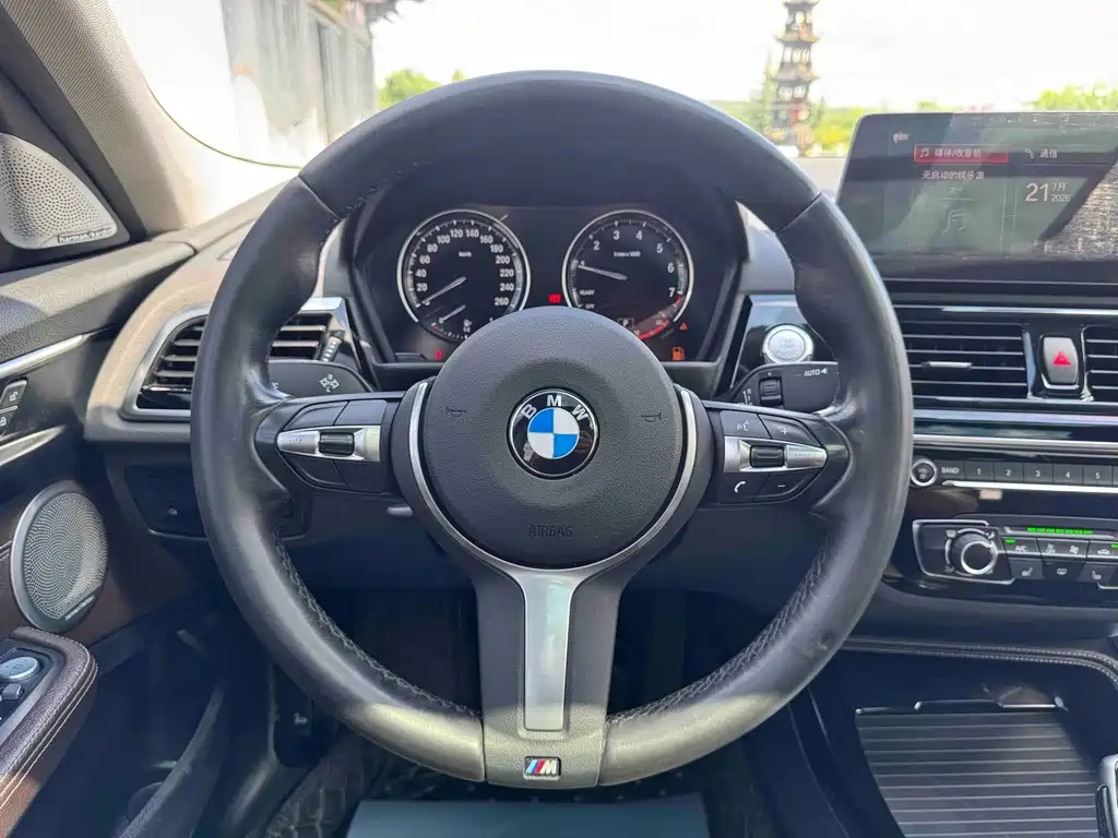 BMW 1 Series 2022 — фото 15