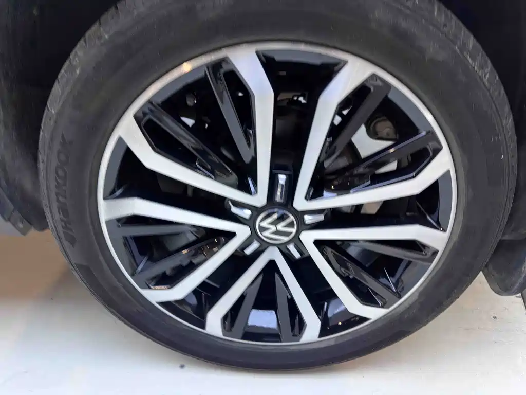 Volkswagen T-Roc 2023 — фото 10