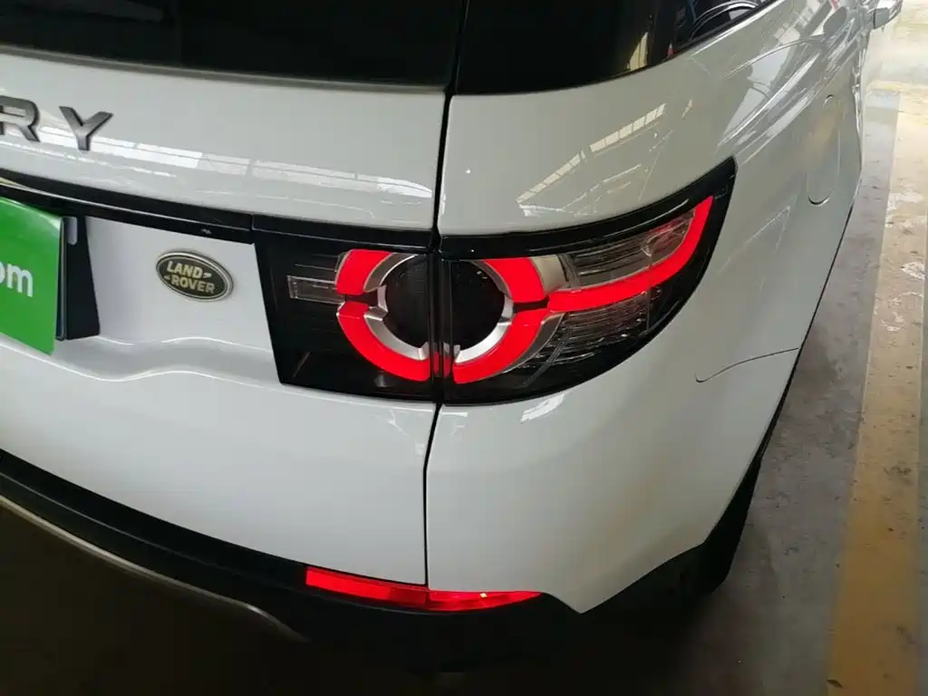 Land Rover Discovery Sport 2017 — фото 8
