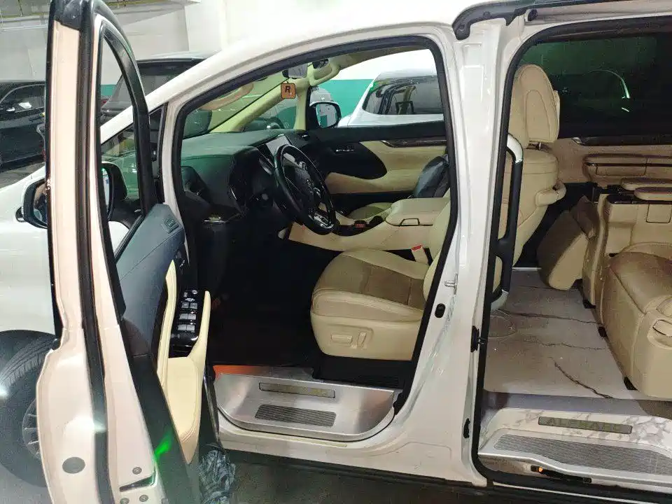 Toyota Alphard 2023 — фото 7