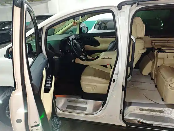 Toyota Alphard 2023