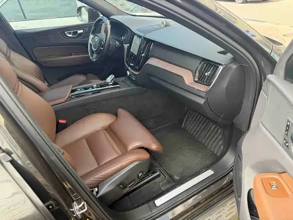 Volvo XC60 2022