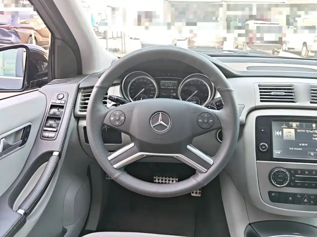 Mercedes-Benz R-Class 2016 — фото 11
