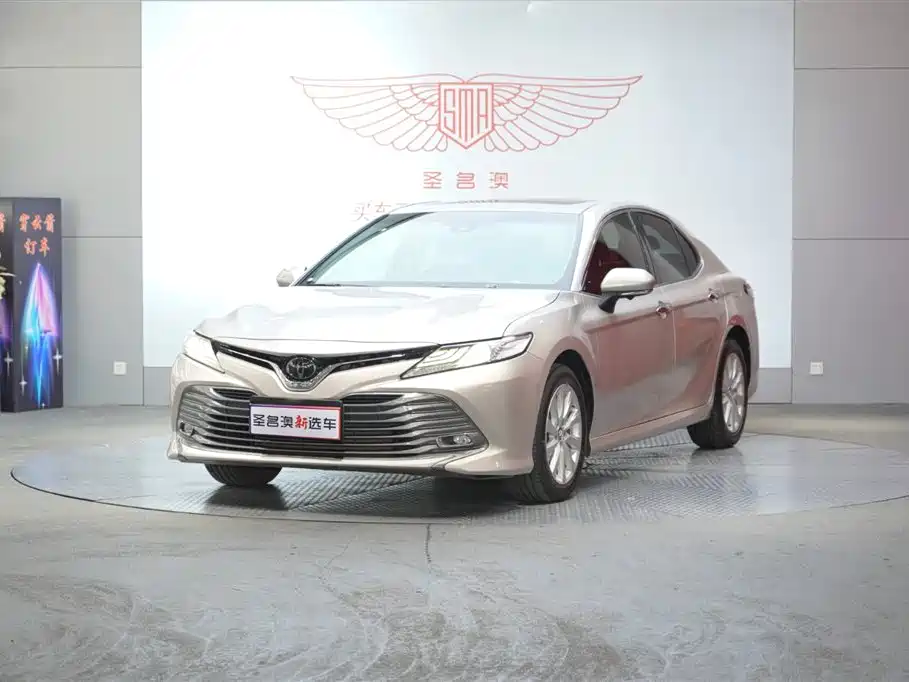 Toyota Camry 2020 — фото 1