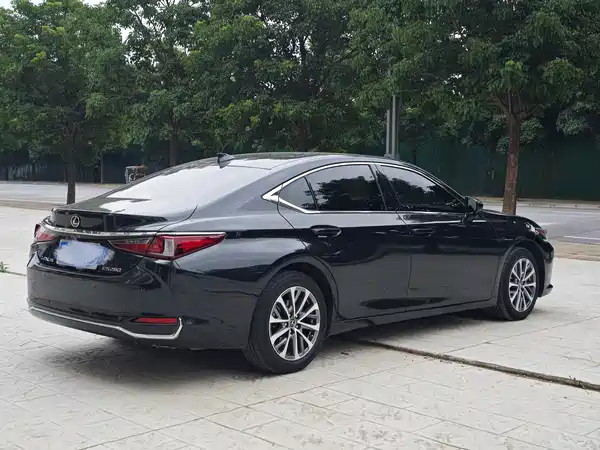 Lexus ES 2022