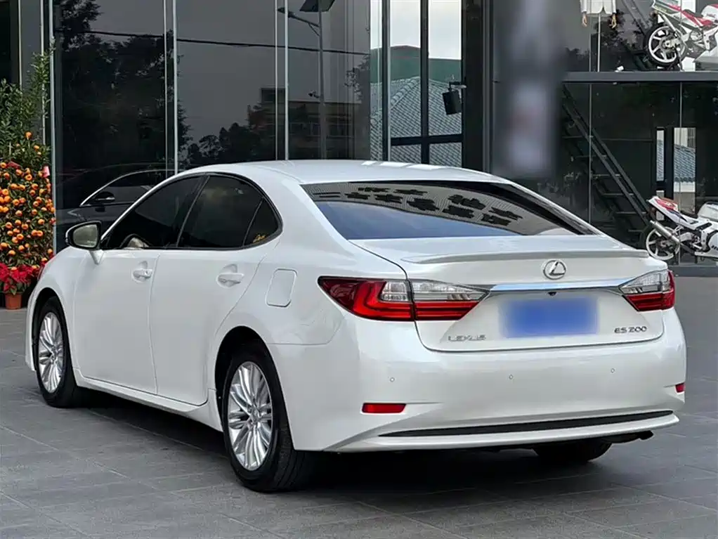 Lexus ES 2016 — фото 7