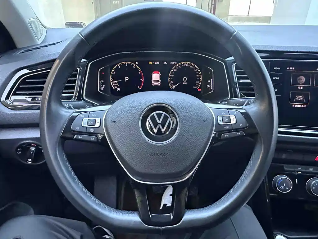 Volkswagen T-Roc 2023 — фото 13