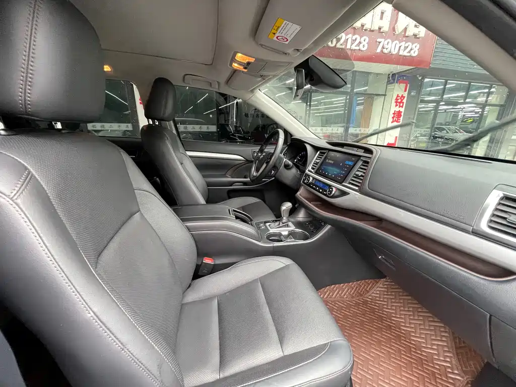 Toyota Highlander 2020 — фото 13